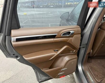 Серый Порше Каен, объемом двигателя 4.13 л и пробегом 261 тыс. км за 39900 $, фото 28 на Automoto.ua