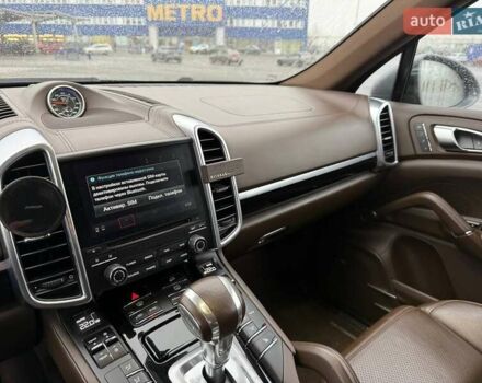 Серый Порше Каен, объемом двигателя 4.13 л и пробегом 261 тыс. км за 39900 $, фото 37 на Automoto.ua