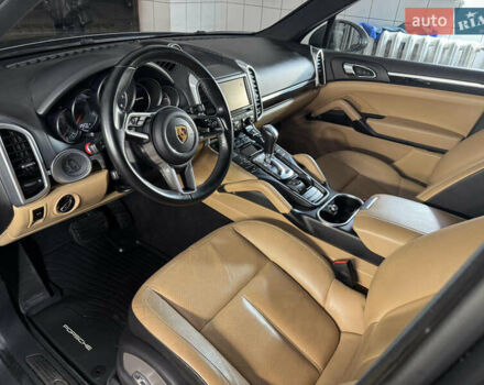 Сірий Порше Cayenne, об'ємом двигуна 3.6 л та пробігом 208 тис. км за 15999 $, фото 5 на Automoto.ua