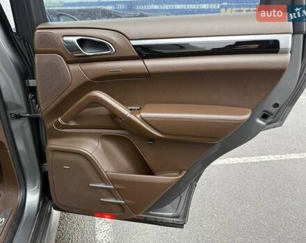 Серый Порше Каен, объемом двигателя 4.13 л и пробегом 261 тыс. км за 39900 $, фото 5 на Automoto.ua