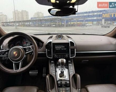 Серый Порше Каен, объемом двигателя 4.13 л и пробегом 261 тыс. км за 39900 $, фото 30 на Automoto.ua
