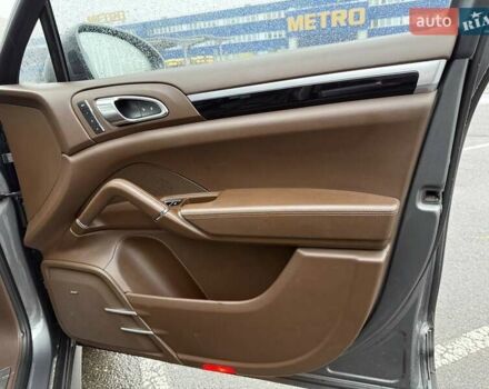 Серый Порше Каен, объемом двигателя 4.13 л и пробегом 261 тыс. км за 39900 $, фото 6 на Automoto.ua