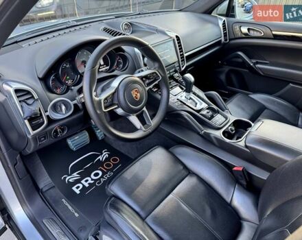 Порше Каен 2017 в Киеве на Automoto.ua Серый Порше Каен, объемом двигателя 3.6 л и пробегом 130 тыс. км за 33999 $, фото 23 на Automoto.ua