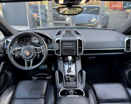 Порше Каен 2017 в Киеве на Automoto.ua Серый Порше Каен, объемом двигателя 3.6 л и пробегом 130 тыс. км за 33999 $, фото 28 на Automoto.ua