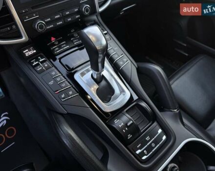 Порше Каен 2017 в Киеве на Automoto.ua Серый Порше Каен, объемом двигателя 3.6 л и пробегом 130 тыс. км за 33999 $, фото 33 на Automoto.ua