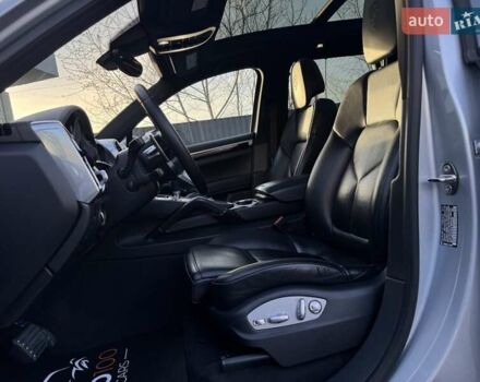 Порше Каен 2017 в Киеве на Automoto.ua Серый Порше Каен, объемом двигателя 3.6 л и пробегом 130 тыс. км за 33999 $, фото 27 на Automoto.ua