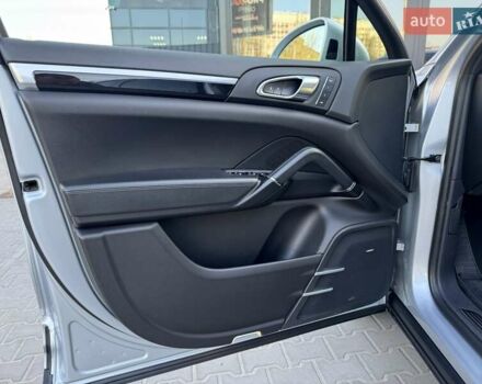 Порше Каен 2017 в Киеве на Automoto.ua Серый Порше Каен, объемом двигателя 3.6 л и пробегом 130 тыс. км за 33999 $, фото 19 на Automoto.ua