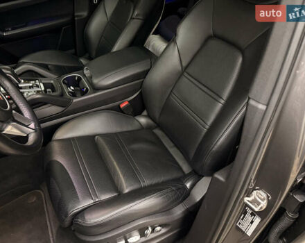 Серый Порше Каен, объемом двигателя 2.89 л и пробегом 59 тыс. км за 57000 $, фото 19 на Automoto.ua