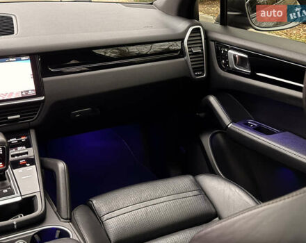 Серый Порше Каен, объемом двигателя 2.89 л и пробегом 59 тыс. км за 57000 $, фото 21 на Automoto.ua