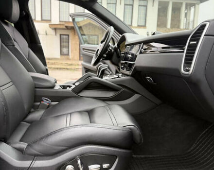 Серый Порше Каен, объемом двигателя 3 л и пробегом 60 тыс. км за 60500 $, фото 35 на Automoto.ua