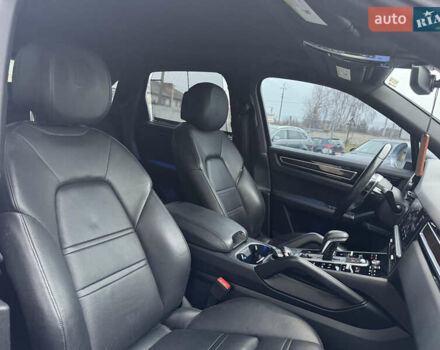 Сірий Порше Cayenne, об'ємом двигуна 3 л та пробігом 149 тис. км за 39300 $, фото 46 на Automoto.ua