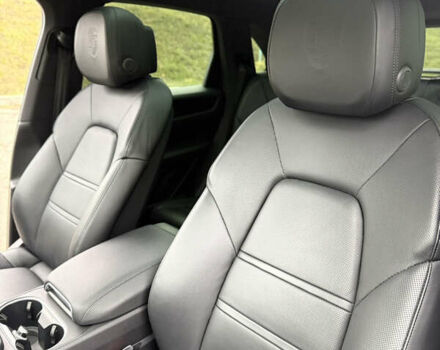 Серый Порше Каен, объемом двигателя 3 л и пробегом 60 тыс. км за 60500 $, фото 44 на Automoto.ua