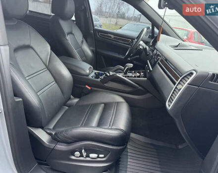 Сірий Порше Cayenne, об'ємом двигуна 3 л та пробігом 149 тис. км за 39300 $, фото 45 на Automoto.ua