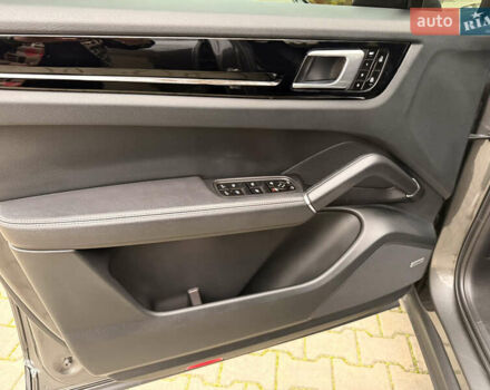 Серый Порше Каен, объемом двигателя 2.89 л и пробегом 59 тыс. км за 57000 $, фото 26 на Automoto.ua