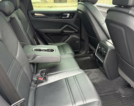 Серый Порше Каен, объемом двигателя 3 л и пробегом 60 тыс. км за 60500 $, фото 46 на Automoto.ua