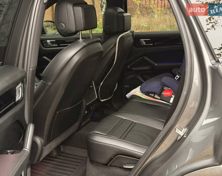 Серый Порше Каен, объемом двигателя 2.89 л и пробегом 59 тыс. км за 57000 $, фото 16 на Automoto.ua