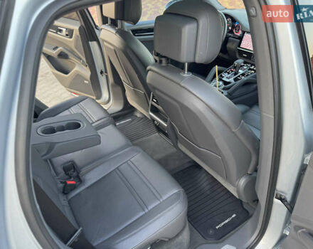 Серый Порше Каен, объемом двигателя 3 л и пробегом 78 тыс. км за 59999 $, фото 44 на Automoto.ua