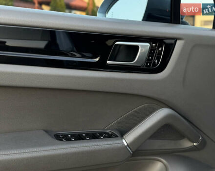 Серый Порше Каен, объемом двигателя 3 л и пробегом 78 тыс. км за 59999 $, фото 18 на Automoto.ua