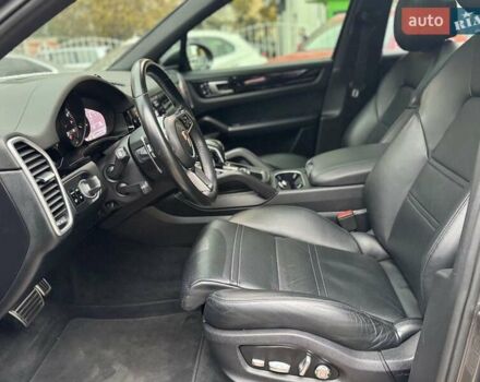 Порше Каен 2018 в Одессе на Automoto.ua Серый Порше Каен, объемом двигателя 2.89 л и пробегом 59 тыс. км за 49900 $, фото 18 на Automoto.ua