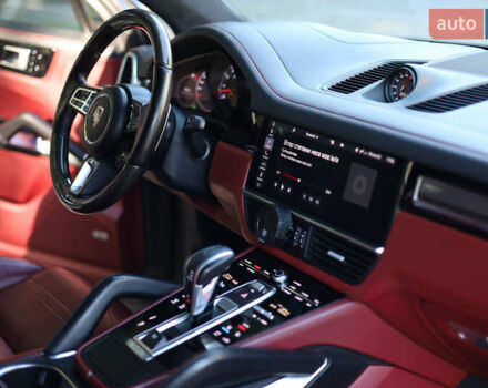 Порше Каен 2018 в Ужгороде на Automoto.ua Серый Порше Каен, объемом двигателя 4 л и пробегом 89 тыс. км за 69000 $, фото 4 на Automoto.ua