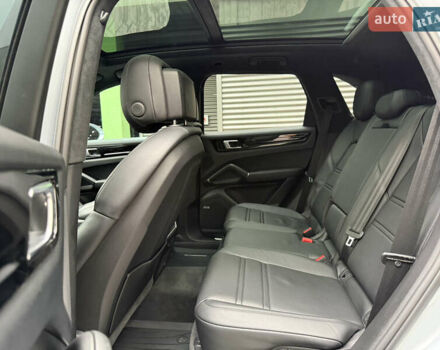 Серый Порше Каен, объемом двигателя 2.9 л и пробегом 37 тыс. км за 67000 $, фото 25 на Automoto.ua