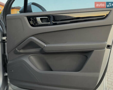 Серый Порше Каен, объемом двигателя 3 л и пробегом 78 тыс. км за 59999 $, фото 36 на Automoto.ua