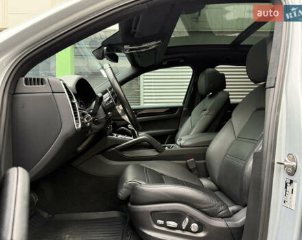 Серый Порше Каен, объемом двигателя 2.9 л и пробегом 37 тыс. км за 67000 $, фото 13 на Automoto.ua