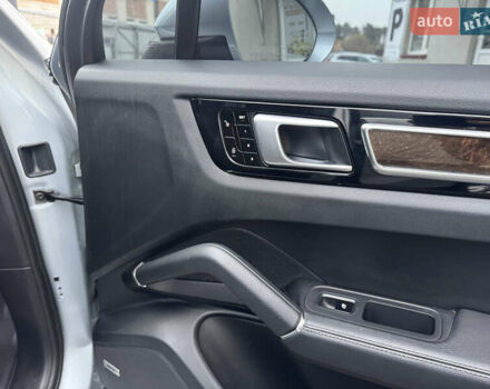 Сірий Порше Cayenne, об'ємом двигуна 3 л та пробігом 149 тис. км за 39300 $, фото 50 на Automoto.ua