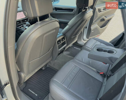 Серый Порше Каен, объемом двигателя 3 л и пробегом 78 тыс. км за 59999 $, фото 42 на Automoto.ua