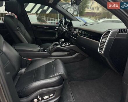 Порше Каен 2018 в Одессе на Automoto.ua Серый Порше Каен, объемом двигателя 2.89 л и пробегом 59 тыс. км за 49900 $, фото 13 на Automoto.ua