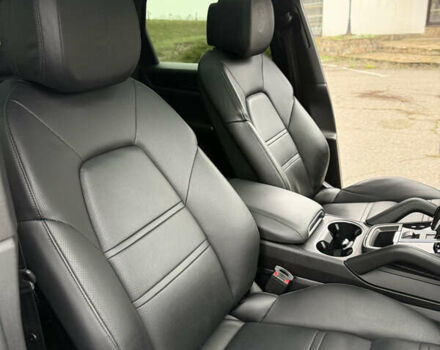 Серый Порше Каен, объемом двигателя 3 л и пробегом 60 тыс. км за 60500 $, фото 37 на Automoto.ua