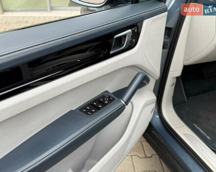 Сірий Порше Cayenne, об'ємом двигуна 3 л та пробігом 168 тис. км за 54000 $, фото 12 на Automoto.ua