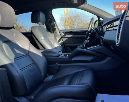 Серый Порше Каен, объемом двигателя 3 л и пробегом 83 тыс. км за 45999 $, фото 22 на Automoto.ua