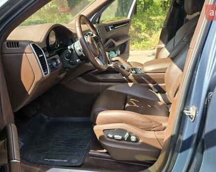 Серый Порше Каен, объемом двигателя 3 л и пробегом 101 тыс. км за 55000 $, фото 16 на Automoto.ua