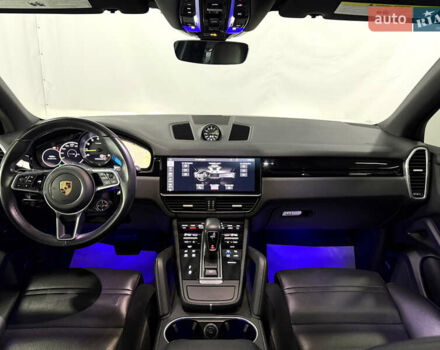 Сірий Порше Cayenne, об'ємом двигуна 3 л та пробігом 46 тис. км за 61800 $, фото 26 на Automoto.ua