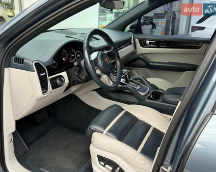 Сірий Порше Cayenne, об'ємом двигуна 3 л та пробігом 168 тис. км за 46467 $, фото 19 на Automoto.ua