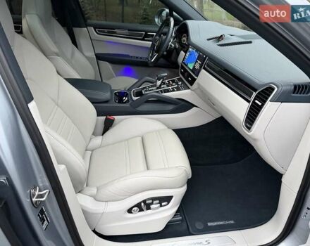 Сірий Порше Cayenne, об'ємом двигуна 2.89 л та пробігом 90 тис. км за 83500 $, фото 26 на Automoto.ua