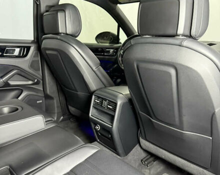 Сірий Порше Cayenne, об'ємом двигуна 3 л та пробігом 46 тис. км за 61800 $, фото 56 на Automoto.ua