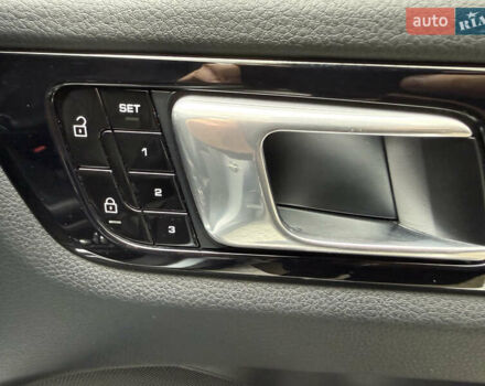 Серый Порше Каен, объемом двигателя 2.9 л и пробегом 32 тыс. км за 64000 $, фото 25 на Automoto.ua