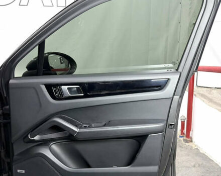 Сірий Порше Cayenne, об'ємом двигуна 3 л та пробігом 46 тис. км за 61800 $, фото 52 на Automoto.ua