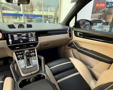 Сірий Порше Cayenne, об'ємом двигуна 3 л та пробігом 168 тис. км за 46467 $, фото 42 на Automoto.ua