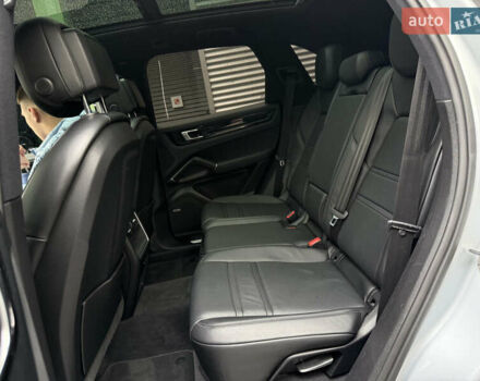 Серый Порше Каен, объемом двигателя 2.9 л и пробегом 32 тыс. км за 64000 $, фото 10 на Automoto.ua