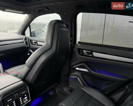 Серый Порше Каен, объемом двигателя 4 л и пробегом 74 тыс. км за 69900 $, фото 17 на Automoto.ua