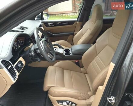 Серый Порше Каен, объемом двигателя 3 л и пробегом 115 тыс. км за 85000 $, фото 15 на Automoto.ua