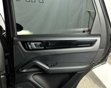 Сірий Порше Cayenne, об'ємом двигуна 3 л та пробігом 46 тис. км за 61800 $, фото 57 на Automoto.ua