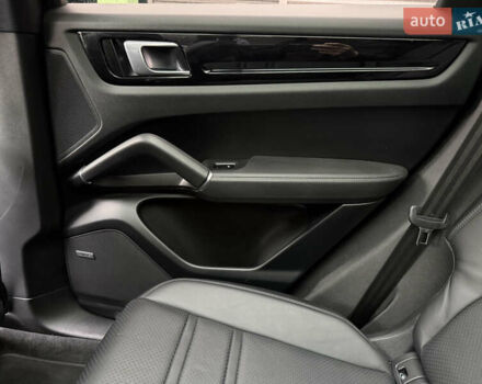 Серый Порше Каен, объемом двигателя 2.9 л и пробегом 32 тыс. км за 64000 $, фото 21 на Automoto.ua