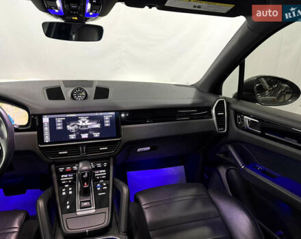 Сірий Порше Cayenne, об'ємом двигуна 3 л та пробігом 46 тис. км за 61800 $, фото 28 на Automoto.ua