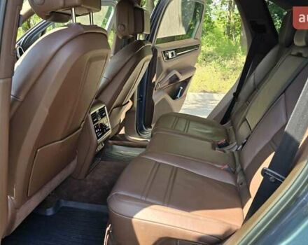 Серый Порше Каен, объемом двигателя 3 л и пробегом 101 тыс. км за 55000 $, фото 26 на Automoto.ua