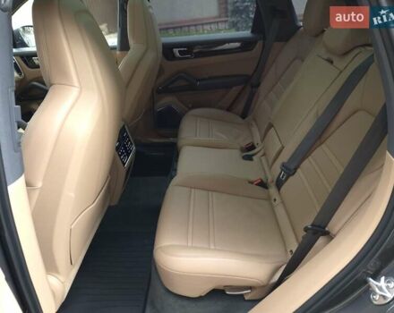 Серый Порше Каен, объемом двигателя 3 л и пробегом 115 тыс. км за 85000 $, фото 10 на Automoto.ua