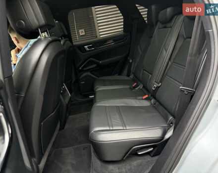 Серый Порше Каен, объемом двигателя 2.9 л и пробегом 32 тыс. км за 64000 $, фото 9 на Automoto.ua